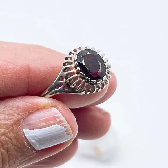 Vintage Style Sterling Silver Ring Oval Garnet Gemstone Size 9.25 - Picture 3 of 4